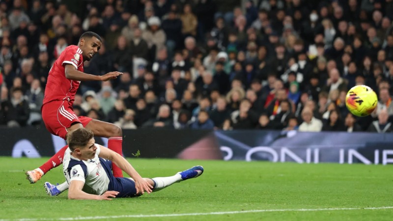 Liverpool gặp khó trước Tottenham